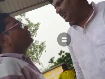 गुंडरदेही में BJP नेता और सोशल मीडिया इंफ्लुएंसर आमने-सामने, VIDEO वायरल; दोनों पक्षों ने थाने में दी शिकायत गुंडरदेही में BJP नेता और सोशल मीडिया इंफ्लुएंसर आमने-सामने, VIDEO वायरल; दोनों पक्षों ने थाने में दी शिकायत
