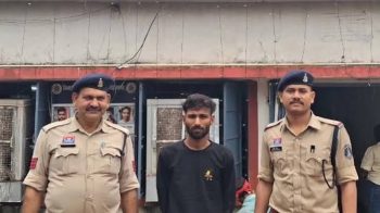 सचिन तेंदुलकर और निर्मला सीतारमण के नाम पर 45 लाख की ठगी: रिटायर्ड BSP कर्मचारी को फर्जी निवेश का झांसा, 9वीं फेल आरोपी गिरफ्तार सचिन तेंदुलकर और निर्मला सीतारमण के नाम पर 45 लाख की ठगी: रिटायर्ड BSP कर्मचारी को फर्जी निवेश का झांसा, 9वीं फेल आरोपी गिरफ्तार