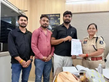 रायपुर में चंगाई सभा को लेकर विवाद, हिंदू संगठनों ने मकान घेरा; धर्मांतरण के आरोपों की पुलिस जांच शुरू रायपुर में चंगाई सभा को लेकर विवाद, हिंदू संगठनों ने मकान घेरा; धर्मांतरण के आरोपों की पुलिस जांच शुरू