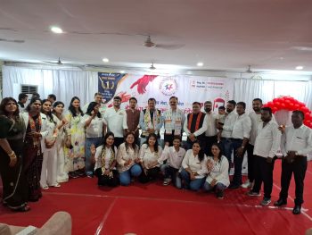 हेल्पिंग क्लब फाउंडेशन के रक्तदान महाकुंभ में 76 लोगों ने किया स्वैच्छिक रक्तदान, शुभांगी शर्मा को मिला ‘छत्तीसगढ़ रत्न सम्मान’, सांसद विजय ने कहा -मानव सेवा ही सच्ची माधव सेवा, रक्तदान से बचती हैं अनमोल जिंदगियां हेल्पिंग क्लब फाउंडेशन के रक्तदान महाकुंभ में 76 लोगों ने किया स्वैच्छिक रक्तदान, शुभांगी शर्मा को मिला ‘छत्तीसगढ़ रत्न सम्मान’, सांसद विजय ने कहा -मानव सेवा ही सच्ची माधव सेवा, रक्तदान से बचती हैं अनमोल जिंदगियां