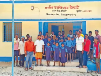 बस्तर में शिक्षा की वापसी: नक्सलियों ने 20 साल पहले 123 स्कूल तबाह किए थे, अब 93 फिर से खुले-सुकमा, बीजापुर और नारायणपुर के बंद स्कूलों में फिर गूंज रही बच्चों की आवाज बस्तर में शिक्षा की वापसी: नक्सलियों ने 20 साल पहले 123 स्कूल तबाह किए थे, अब 93 फिर से खुले-सुकमा, बीजापुर और नारायणपुर के बंद स्कूलों में फिर गूंज रही बच्चों की आवाज