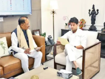 चार मुलाकातें, छत्तीसगढ़ को चार बड़ी सौगातें: दिल्ली दौरे में सीएम साय ने केंद्र से मांगी सड़क, नेटवर्क, बिजली और चावल परिवहन की मदद चार मुलाकातें, छत्तीसगढ़ को चार बड़ी सौगातें: दिल्ली दौरे में सीएम साय ने केंद्र से मांगी सड़क, नेटवर्क, बिजली और चावल परिवहन की मदद