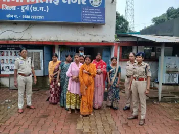 शिवमहापुराण कथा स्थल पर 7 संदिग्ध महिलाएं पकड़ी गईं: एक दिन पहले श्रद्धालुओं से चेन स्नेचिंग की शिकायत, पूछताछ के बाद प्रतिबंधात्मक कार्रवाई शिवमहापुराण कथा स्थल पर 7 संदिग्ध महिलाएं पकड़ी गईं: एक दिन पहले श्रद्धालुओं से चेन स्नेचिंग की शिकायत, पूछताछ के बाद प्रतिबंधात्मक कार्रवाई