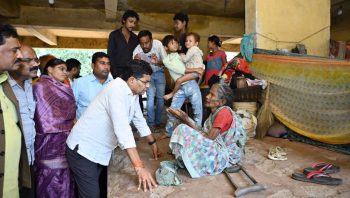 “बाढ़ प्रभावित परिवारों को सरकार हरसंभव मदद करेगी” — राजस्व मंत्री टंक राम वर्मा; नवापारा क्षेत्र में 2 हजार लोग विस्थापित, 5-5 हजार की तात्कालिक सहायता “बाढ़ प्रभावित परिवारों को सरकार हरसंभव मदद करेगी” — राजस्व मंत्री टंक राम वर्मा; नवापारा क्षेत्र में 2 हजार लोग विस्थापित, 5-5 हजार की तात्कालिक सहायता