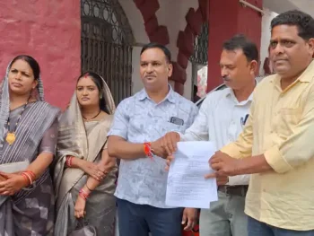 16वें वित्त आयोग की राशि के बंटवारे पर विवाद: दुर्ग में कांग्रेस समर्थित सदस्यों ने कलेक्टर को सौंपा ज्ञापन, जांच तक काम और भुगतान रोकने की मांग 16वें वित्त आयोग की राशि के बंटवारे पर विवाद: दुर्ग में कांग्रेस समर्थित सदस्यों ने कलेक्टर को सौंपा ज्ञापन, जांच तक काम और भुगतान रोकने की मांग