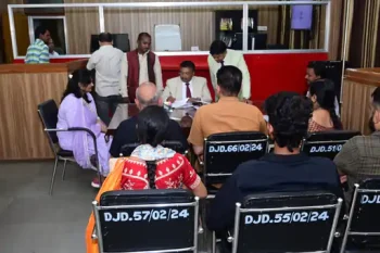दुर्ग में नेशनल लोक अदालत: 4.10 लाख से ज्यादा मामलों का निराकरण, 685.90 करोड़ की समझौता राशि पर बनी सहमति दुर्ग में नेशनल लोक अदालत: 4.10 लाख से ज्यादा मामलों का निराकरण, 685.90 करोड़ की समझौता राशि पर बनी सहमति