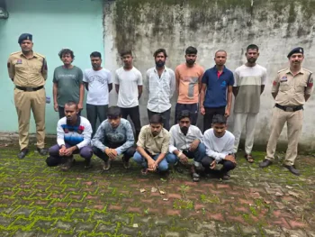 दुर्ग में साइबर ठगी-सट्टे के नेटवर्क पर पुलिस का शिकंजा: 257 गिरफ्तार, 3,162 म्यूल बैंक खातों की पहचान; 63 FIR में 1,668 खातों पर कार्रवाई दुर्ग में साइबर ठगी-सट्टे के नेटवर्क पर पुलिस का शिकंजा: 257 गिरफ्तार, 3,162 म्यूल बैंक खातों की पहचान; 63 FIR में 1,668 खातों पर कार्रवाई
