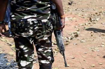 AK-47 की सफाई के दौरान चलीं दो गोलियां, CISF प्रधान आरक्षक की मौत; बचेली कैंप में हादसे से मचा हड़कंप AK-47 की सफाई के दौरान चलीं दो गोलियां, CISF प्रधान आरक्षक की मौत; बचेली कैंप में हादसे से मचा हड़कंप