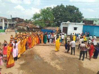 भनसूली (के) में धूमधाम से मनी कृष्ण जन्माष्टमी, दही लूट और कलश यात्रा ने बांधा समाँ,यादव समाज के आयोजन में श्रद्धालुओं ने की श्रीकृष्ण की पूजा-अर्चना भनसूली (के) में धूमधाम से मनी कृष्ण जन्माष्टमी, दही लूट और कलश यात्रा ने बांधा समाँ,यादव समाज के आयोजन में श्रद्धालुओं ने की श्रीकृष्ण की पूजा-अर्चना