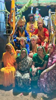 जमराव में कृष्ण भक्ति की बही बयार, दहीहांडी फोड़ने उमड़ा उत्साह -यादव समाज के दहीलूट उत्सव में गूंजे ‘जय श्रीकृष्ण’ के जयकारे, परंपरा के साथ दिखी सामाजिक एकता जमराव में कृष्ण भक्ति की बही बयार, दहीहांडी फोड़ने उमड़ा उत्साह -यादव समाज के दहीलूट उत्सव में गूंजे ‘जय श्रीकृष्ण’ के जयकारे, परंपरा के साथ दिखी सामाजिक एकता