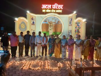 नगर पालिका अमलेश्वर में ‘आशीर्वाद का दीप’ से सेवा संकल्प अभियान का आगाज, जिपं सभापति नीलम चंद्राकर बोलीं— “सेवा केवल एक दिन का अभियान नहीं, समाज के प्रति निरंतर दायित्व है” नगर पालिका अमलेश्वर में ‘आशीर्वाद का दीप’ से सेवा संकल्प अभियान का आगाज, जिपं सभापति नीलम चंद्राकर बोलीं— “सेवा केवल एक दिन का अभियान नहीं, समाज के प्रति निरंतर दायित्व है”