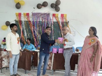 शिक्षक दिवस पर सुरपा हाई स्कूल में गुरुजनों का सम्मान, SMC अध्यक्ष प्रमोद जैन ने शिक्षकों को किया सम्मानित शिक्षक दिवस पर सुरपा हाई स्कूल में गुरुजनों का सम्मान, SMC अध्यक्ष प्रमोद जैन ने शिक्षकों को किया सम्मानित