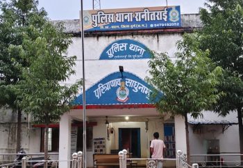 थाने से लौटने के बाद मौत का फंदा: पुलिस की कथित मारपीट से क्षुब्ध होकर ओदरागहन के पोखन लाल ने की आत्महत्या! परिवार ने उठाए सवाल, SDOP बोले- आरोप सही मिले तो होगी जांच थाने से लौटने के बाद मौत का फंदा: पुलिस की कथित मारपीट से क्षुब्ध होकर ओदरागहन के पोखन लाल ने की आत्महत्या! परिवार ने उठाए सवाल, SDOP बोले- आरोप सही मिले तो होगी जांच