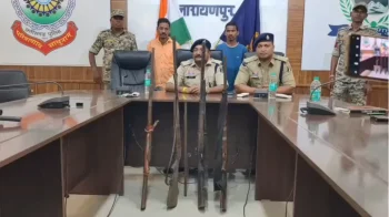 CG में घर के अंदर चल रही थी ‘बंदूक फैक्ट्री ’! दो भाइयों पर शिकंजा, 4 भरमार बंदूकें बरामद CG में घर के अंदर चल रही थी ‘बंदूक फैक्ट्री ’! दो भाइयों पर शिकंजा, 4 भरमार बंदूकें बरामद