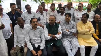पुराना VIDEO, 15 अगस्त का दावा और अब कोर्ट की चौखट! भाजपा नेता अजय चंद्राकर ने कांग्रेस प्रवक्ता सुप्रिया श्रीनेत -नेहा के खिलाफ ठोंका मानहानि परिवाद पुराना VIDEO, 15 अगस्त का दावा और अब कोर्ट की चौखट! भाजपा नेता अजय चंद्राकर ने कांग्रेस प्रवक्ता सुप्रिया श्रीनेत -नेहा के खिलाफ ठोंका मानहानि परिवाद