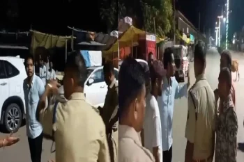 “ओवरटेक को लेकर आखिर क्यों भिड़े विधायक के बेटे और बस स्टाफ? VIDEO वायरल, मौके पर पहुंची पुलिस… लेकिन FIR अब तक नहीं!” “ओवरटेक को लेकर आखिर क्यों भिड़े विधायक के बेटे और बस स्टाफ? VIDEO वायरल, मौके पर पहुंची पुलिस… लेकिन FIR अब तक नहीं!”