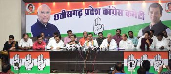 राहुल गांधी से मुलाकात के बाद रायपुर लौटे कांग्रेस के वरिष्ठ नेता, झीरम घाटी मामले में कानूनी लड़ाई आगे बढ़ाने की तैयारी राहुल गांधी से मुलाकात के बाद रायपुर लौटे कांग्रेस के वरिष्ठ नेता, झीरम घाटी मामले में कानूनी लड़ाई आगे बढ़ाने की तैयारी