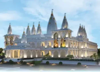 श्रीकृष्ण जन्माष्टमी पर रायपुर का इस्कॉन मंदिर जगमगाया: मुंबई-वृंदावन की पोशाक और आभूषणों से राधारानी का श्रृंगार, फूलों से सजा मंदिर परिसर श्रीकृष्ण जन्माष्टमी पर रायपुर का इस्कॉन मंदिर जगमगाया: मुंबई-वृंदावन की पोशाक और आभूषणों से राधारानी का श्रृंगार, फूलों से सजा मंदिर परिसर
