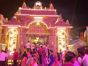 दुर्ग में नवरात्रि की धूम: चंडी देवी मंदिर पहुंचीं 30 से ज्यादा चुनरी यात्राएं, 2700 ज्योति कलश से जगमगाया दरबार दुर्ग में नवरात्रि की धूम: चंडी देवी मंदिर पहुंचीं 30 से ज्यादा चुनरी यात्राएं, 2700 ज्योति कलश से जगमगाया दरबार