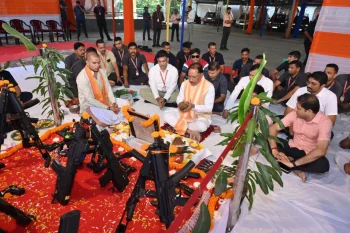 विजयादशमी पर्व में शस्त्र पूजा कर CM विष्णुदेव साय ने दिया राष्ट्र सुरक्षा और धर्म रक्षा का संदेश, प्रदेश की सुख-समृद्धि के लिए मांगा आशीर्वाद विजयादशमी पर्व में शस्त्र पूजा कर CM विष्णुदेव साय ने दिया राष्ट्र सुरक्षा और धर्म रक्षा का संदेश, प्रदेश की सुख-समृद्धि के लिए मांगा आशीर्वाद