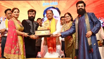 “गरबा हमारी सांस्कृतिक परंपरा और मातृशक्ति के सम्मान का प्रतीक” : मुख्यमंत्री विष्णुदेव साय ने दुर्गा पंडालों में की पूजा-अर्चना, गरबा महोत्सवों में हुए शामिल “गरबा हमारी सांस्कृतिक परंपरा और मातृशक्ति के सम्मान का प्रतीक” : मुख्यमंत्री विष्णुदेव साय ने दुर्गा पंडालों में की पूजा-अर्चना, गरबा महोत्सवों में हुए शामिल
