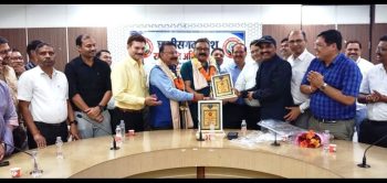 रिटायरमेंट के बाद भी संगठन से नाता बरकरार! भूपेंद्र पांडेय-नंदलाल चौधरी का अभिनंदन, कमल वर्मा बोले—अनुभव ही संगठन की पूंजी रिटायरमेंट के बाद भी संगठन से नाता बरकरार! भूपेंद्र पांडेय-नंदलाल चौधरी का अभिनंदन, कमल वर्मा बोले—अनुभव ही संगठन की पूंजी