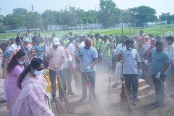रिसाली के कल्याणी शीतला तालाब में चला स्वच्छता अभियान, विधायक ललित चंद्राकर सहित सैकड़ों कार्यकर्ताओं ने किया श्रमदान रिसाली के कल्याणी शीतला तालाब में चला स्वच्छता अभियान, विधायक ललित चंद्राकर सहित सैकड़ों कार्यकर्ताओं ने किया श्रमदान