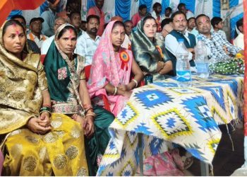 किकिरमेटा में गूंजा रामनाम, त्रिदिवसीय अखंड रामधुनी प्रतियोगिता का भव्य समापन, जिपं सभापति कल्पना ने कहा—भगवान श्रीराम के आदर्श आज भी समाज को दिखाते हैं सही दिशा किकिरमेटा में गूंजा रामनाम, त्रिदिवसीय अखंड रामधुनी प्रतियोगिता का भव्य समापन, जिपं सभापति कल्पना ने कहा—भगवान श्रीराम के आदर्श आज भी समाज को दिखाते हैं सही दिशा