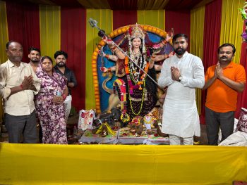 नवरात्रि में दुर्गा पंडालों में पहुंचे जनपद सभापति प्रणव शर्मा, क्षेत्रवासियों की सुख-समृद्धि के लिए की प्रार्थना नवरात्रि में दुर्गा पंडालों में पहुंचे जनपद सभापति प्रणव शर्मा, क्षेत्रवासियों की सुख-समृद्धि के लिए की प्रार्थना
