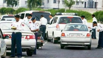 दुर्ग में ट्रैफिक पुलिस का बड़ा एक्शन: 9 महीने में 9,216 वाहन चालकों पर कार्रवाई, 69.44 लाख रुपए जुर्माना वसूला दुर्ग में ट्रैफिक पुलिस का बड़ा एक्शन: 9 महीने में 9,216 वाहन चालकों पर कार्रवाई, 69.44 लाख रुपए जुर्माना वसूला
