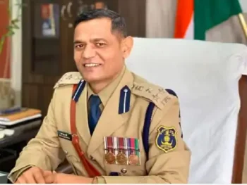 IPS रतन लाल डांगी पर यौन शोषण के आरोपों की शुरुआती जांच में पुष्टि का दावा, हाईकोर्ट में पुलिस ने दी जानकारी IPS रतन लाल डांगी पर यौन शोषण के आरोपों की शुरुआती जांच में पुष्टि का दावा, हाईकोर्ट में पुलिस ने दी जानकारी