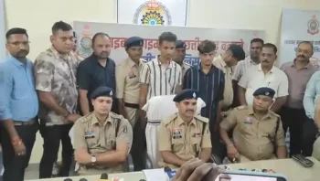 बालोद एसिड अटैक का दुर्ग कनेक्शन: 250 रुपए में खरीदा था तेजाब, बिक्री का रिकॉर्ड नहीं मिला तो दुकानदार पर केस बालोद एसिड अटैक का दुर्ग कनेक्शन: 250 रुपए में खरीदा था तेजाब, बिक्री का रिकॉर्ड नहीं मिला तो दुकानदार पर केस